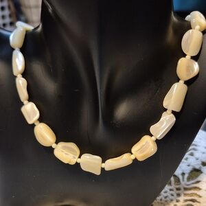 Elegant Vintage Cream Polished Mother Of Pearl 40s Necklace